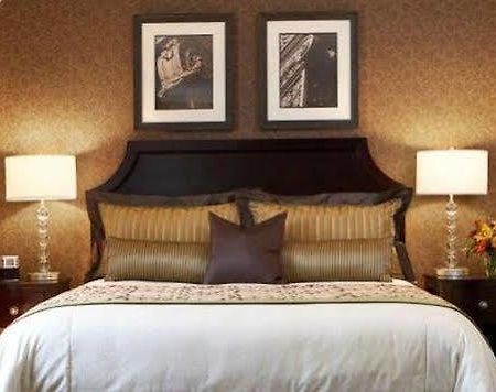 The Clarke Hotel Waukesha Room photo